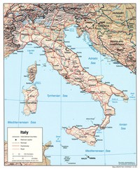 Carte de l'Italie avec le relief, les routes, les autoroutes, les chemins de fer et les rivières