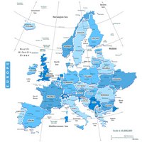 Carte de l'Europe grande carte avec les noms des pays, les villes, les capitales et l'échelle en miles et km