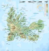 Carte Kerguelen TAAF péninsules baies sommets relief altitude en mètre