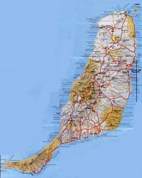 Carte de Fuerteventura avec le relief, les villes, les routes et les sommets montagneux
