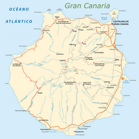 Carte de Gran Canaria avec les routes principales, les villes, les rivières et les lacs