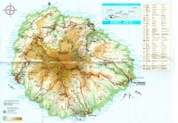 Carte de La Gomera avec le relief, l'altitude en mètre et les connections en bateau