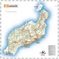 Carte de Lanzarote avec l'aéroport, les hôpitaux, les autoroutes, les routes, les églises, les villes et les sommets montagneux