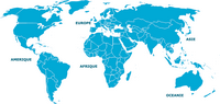Carte du monde vierge avec seulement les frontières entre les pays et le nom des continents
