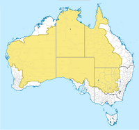 Carte de l'Australie avec en jaune la zone dépeuplée contenant moins de 2% de la population