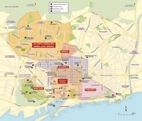 Carte de Barcelone avec les édifices religieux, les musées, les gares et les districts en couleurs