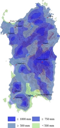 Carte de la Sardaigne avec les précipitations annuelles en mm