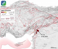 Grande carte du tremblement de terre en Turquie et en Syrie avec les failles mineures et majeures, la force de méga-poussée et sa profondeur