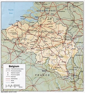 Carte de la Belgique avec les frontières, les routes, les autoroutes, les chemins de fer et les canaux