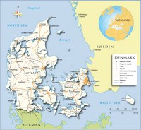 Carte du Danemark avec les villes, les aéroports, les autoroutes, les routes, les rails et les ferry