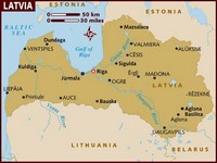 Carte de la Lettonie avec les villes, les rivières et l'échelle en miles en km