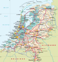 Carte des Pays-Bas avec la taille des villes, les routes, les autoroutes, l'aéroport et les ports