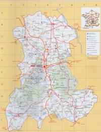 Carte de l'Auvergne avec les routes, les villes, les villages et des informations touristiques